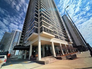 Building Photo - 360 E Randolph St