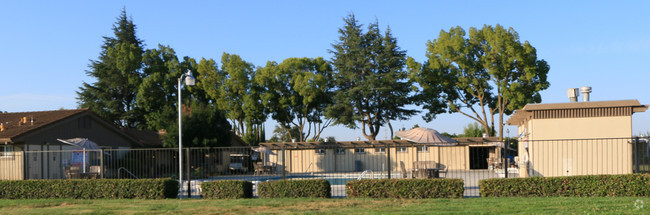 Foto del edificio - 8700 West Ln