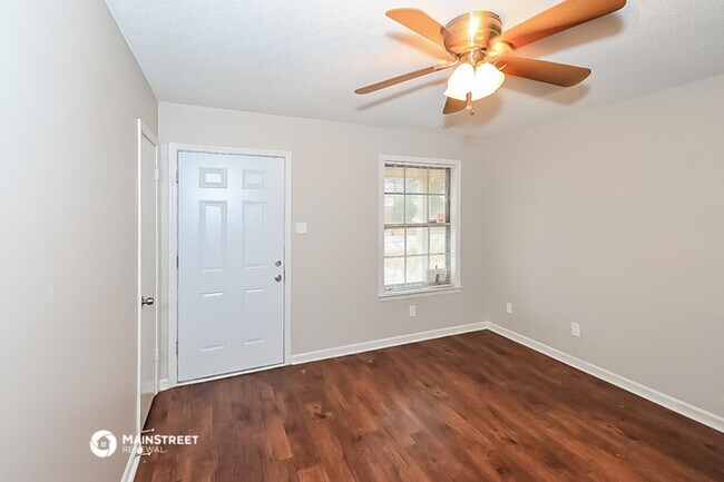 Building Photo - 4229 Forest View Dr