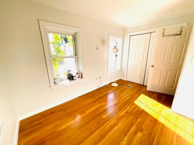 Building Photo - 420 Medford St