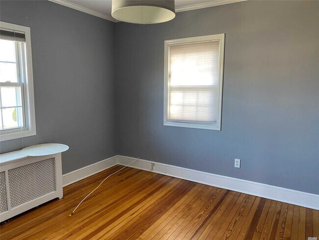 Building Photo - 15 1st St