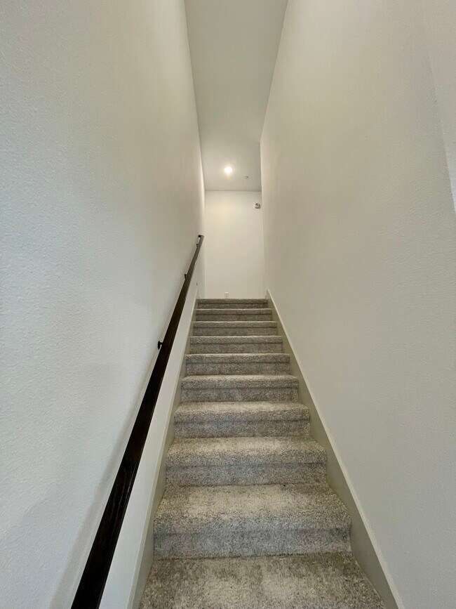 Building Photo - 2813 Jacaranda Dr