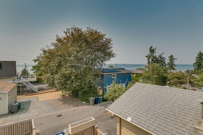 Foto del edificio - Water View Kirkland home West of Market street!