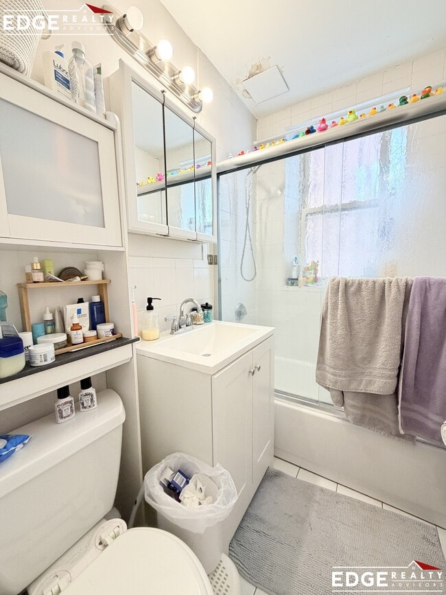 Building Photo - 99 Glenville Ave