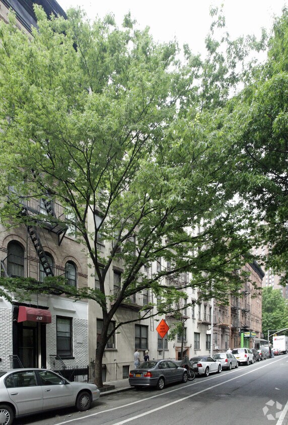 Building Photo - 306-310 E 91st St