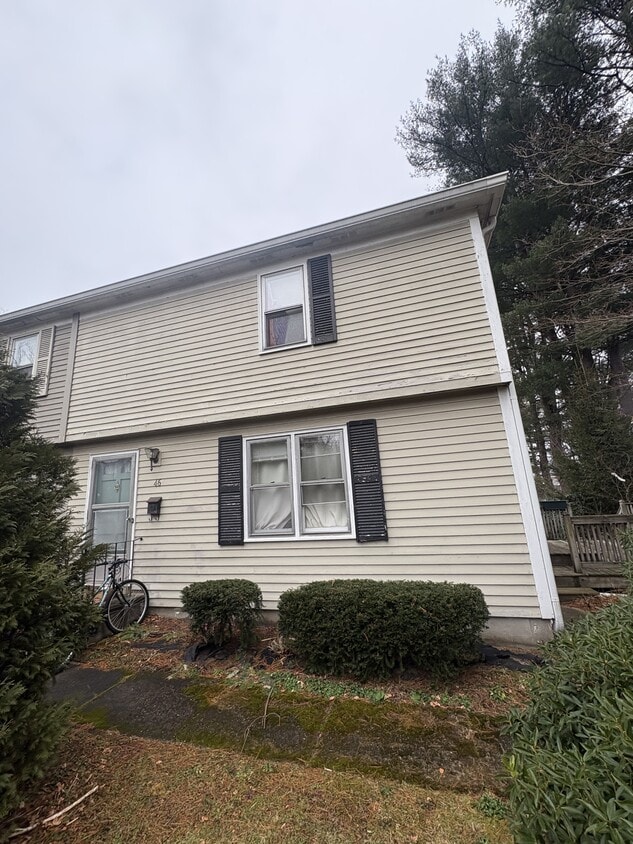 Photo - 46 S East St (Amherst, MA)