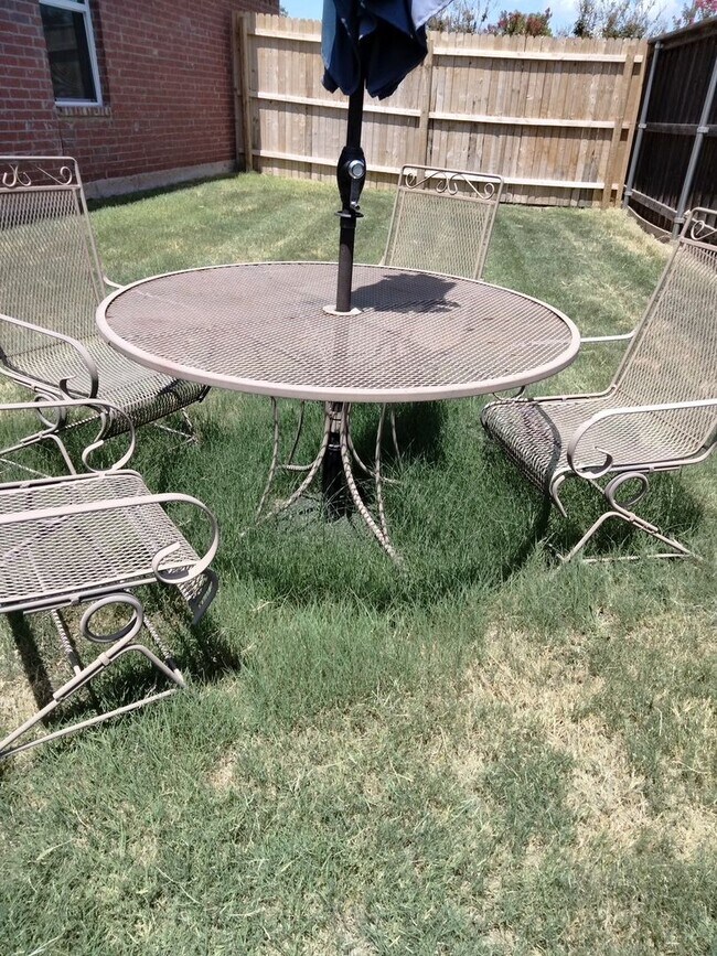 Foto del edificio - WEST SHERMAN 3/2/2 DESIRABLE AUSTIN LANDING NEIGHBORHOOD WITH COMMUNITY POOL!