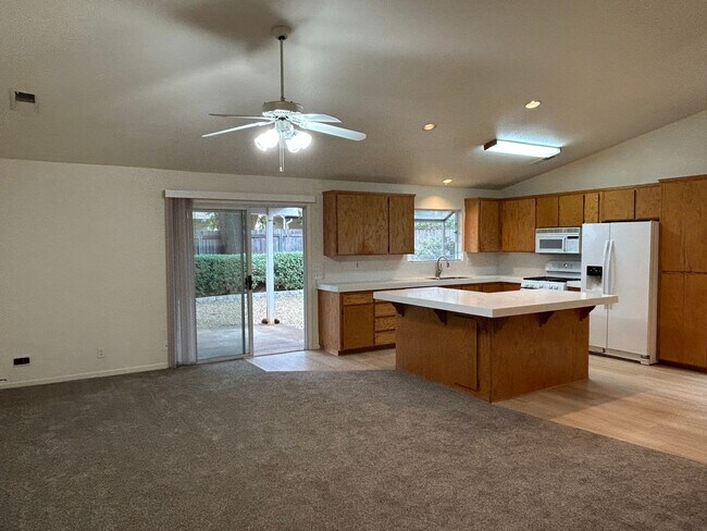 Foto del edificio - MOVE IN SPECIAL...$500 OFF OF THE 1ST MONT...