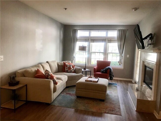 Foto del edificio - 220 Renaissance Pkwy NE