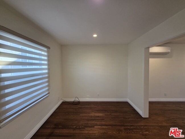 Building Photo - 102 Gaviota Ave