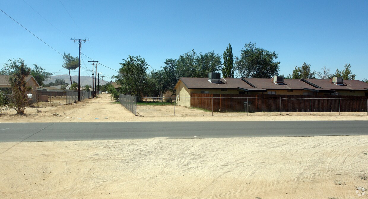 Building Photo - 13261 Mohawk Rd