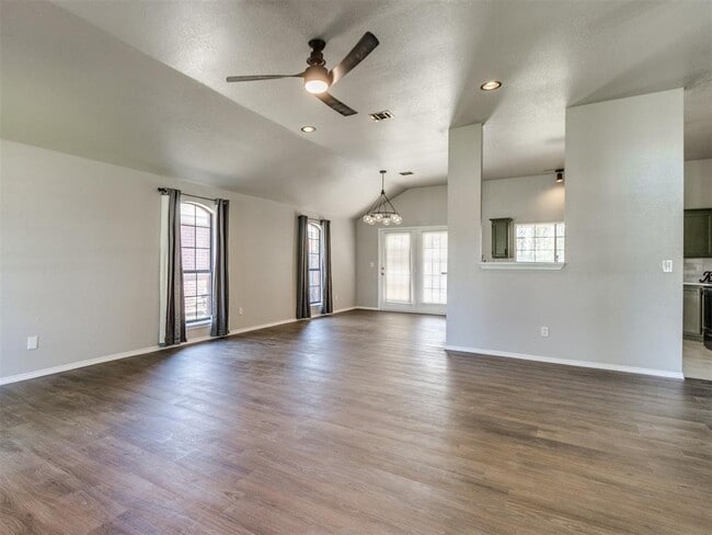 Building Photo - 13300 S Robinson Ave