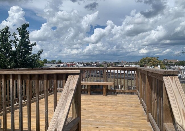 Foto del edificio - 2424 E Fayette St