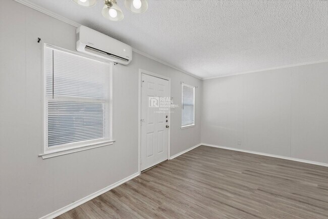 Foto del edificio - 1585 N Mill St