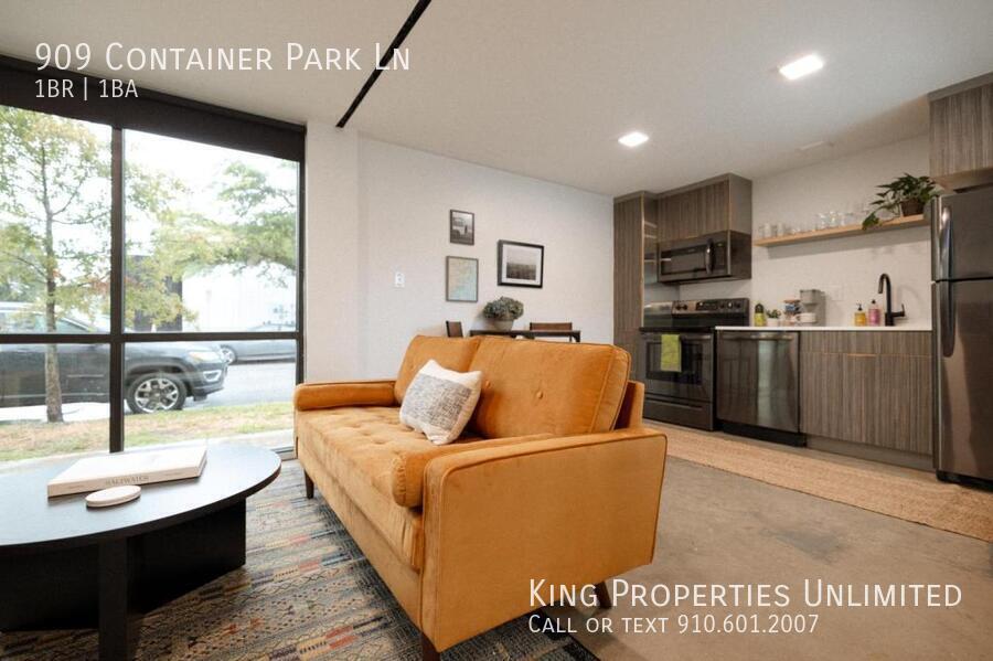 Foto principal - 909 Container Park Ln