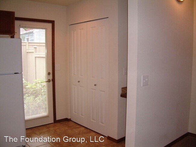 Foto del edificio - 12545 Roosevelt Way NE