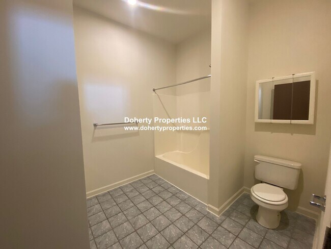 Building Photo - 305 Dutton St