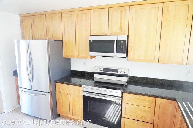 Building Photo - 4 br, 2.5 bath House - 2215 Banyan Way