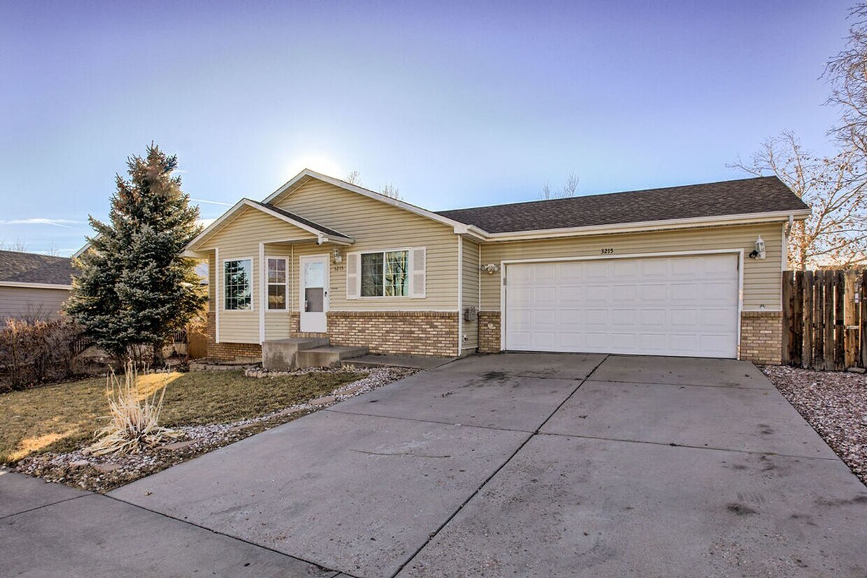 3 Bedroom 2 Bath home in Evans House Rental in Evans, CO