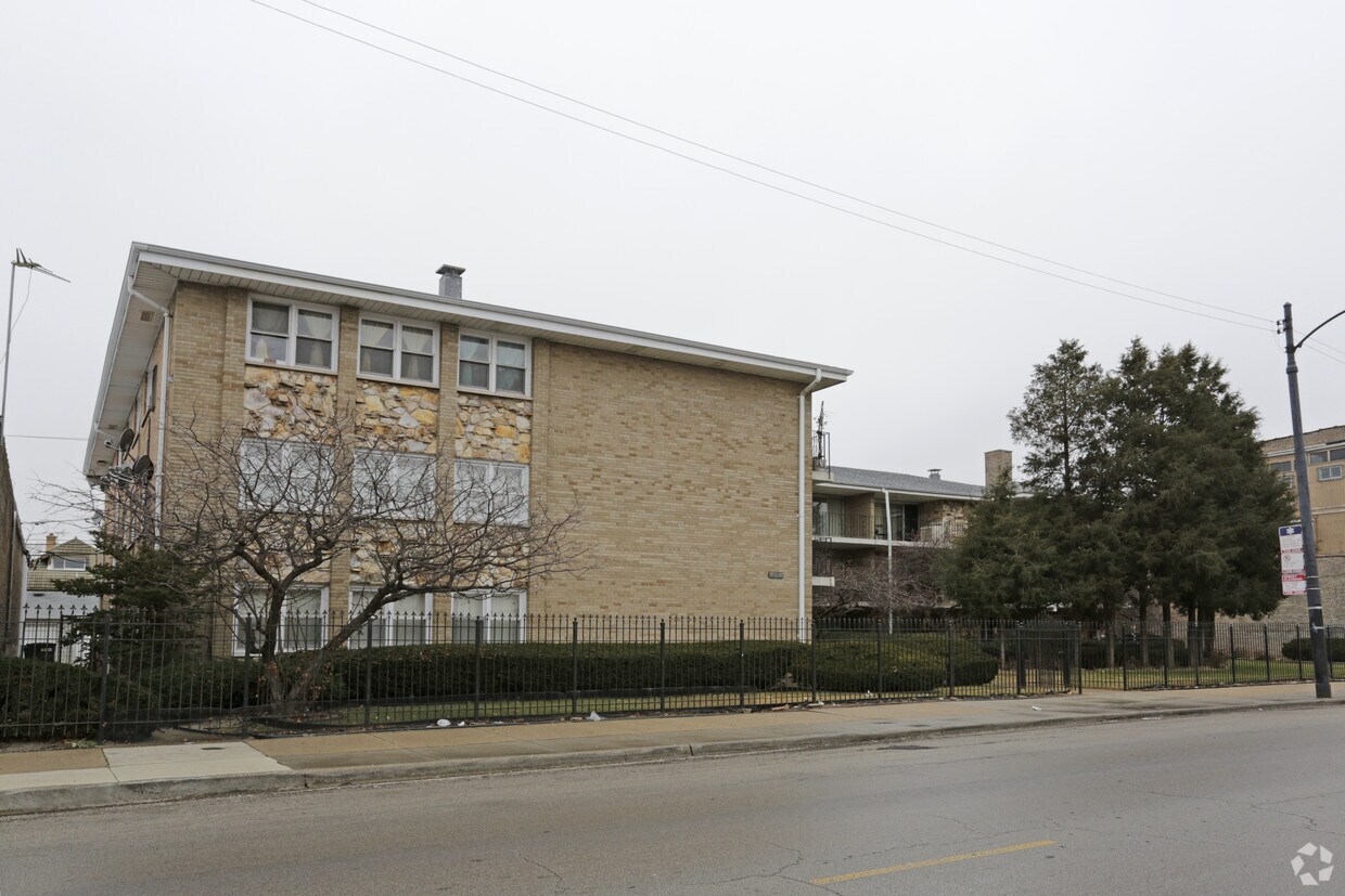 Building Photo - 5914-5920 S Kedzie Ave