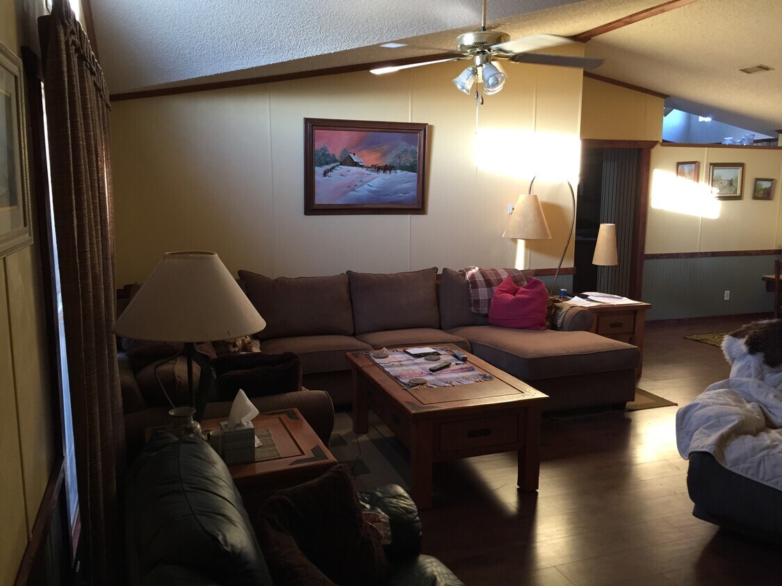 Foto del edificio - 4000 Green Ridge Ln