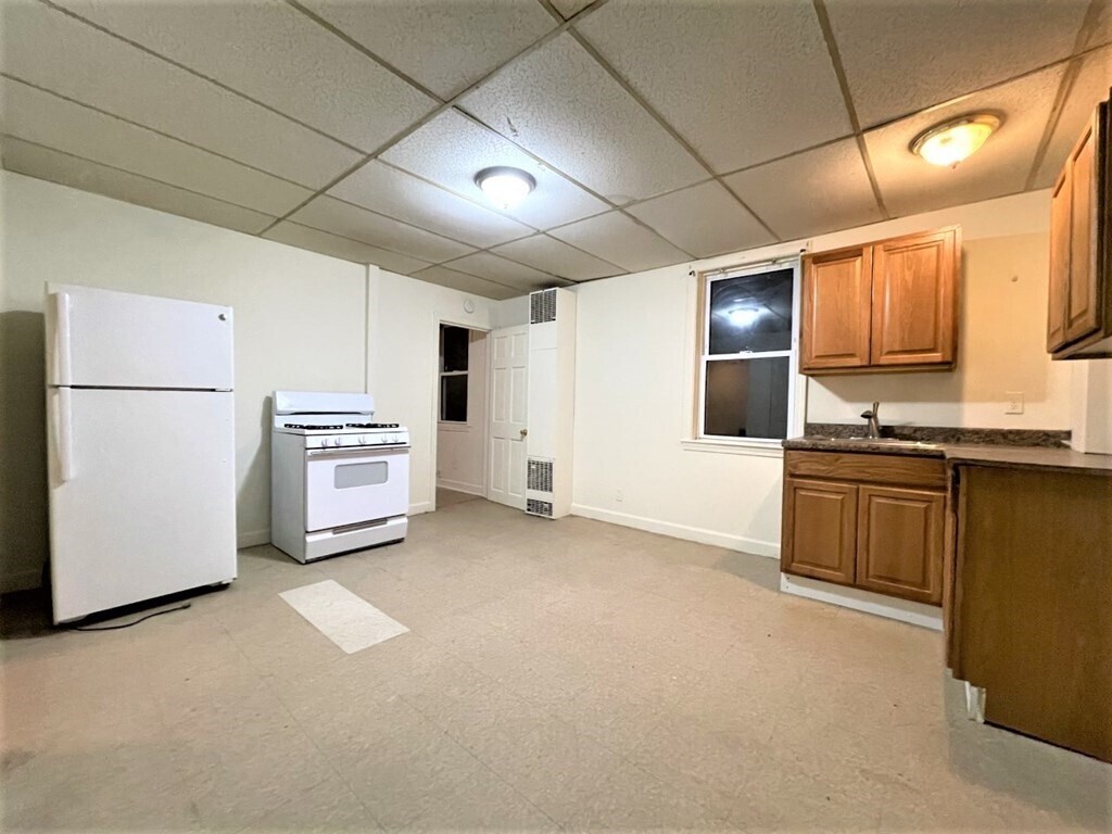49 Fulton St Unit 1R, Peabody, MA 01960 Room for Rent in Peabody, MA