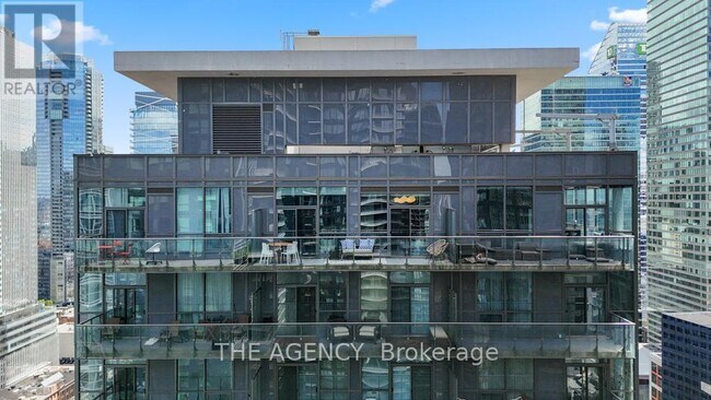 Building Photo - 8-3308 Mercer St