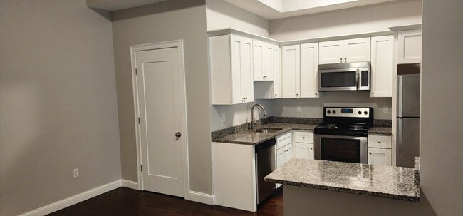 Foto del edificio - 10 Merrymount Rd