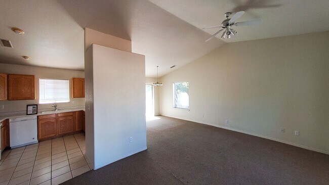 Building Photo - Three Bedroom Home in Great Neighborhood