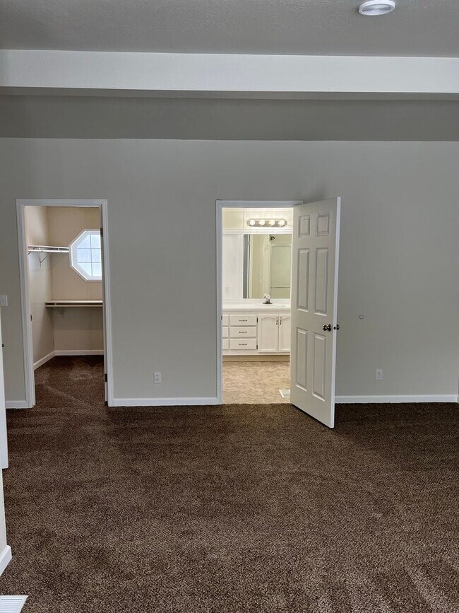 Foto del edificio - Lovely 3 bedroom home on property