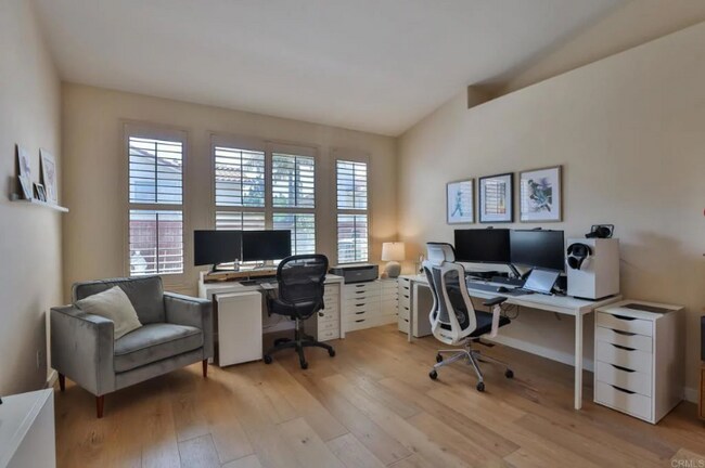 Building Photo - 755 Avenida Solaria