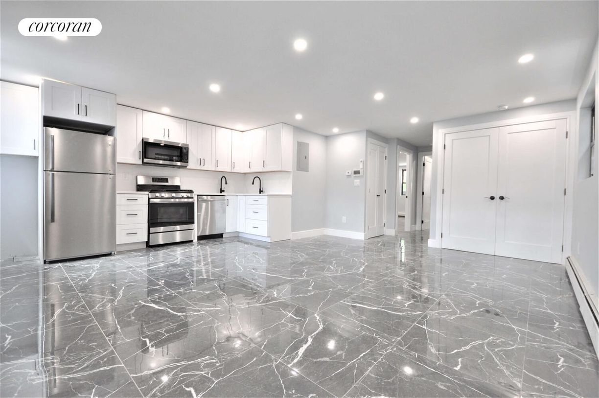 Foto principal - 163 E 46th St