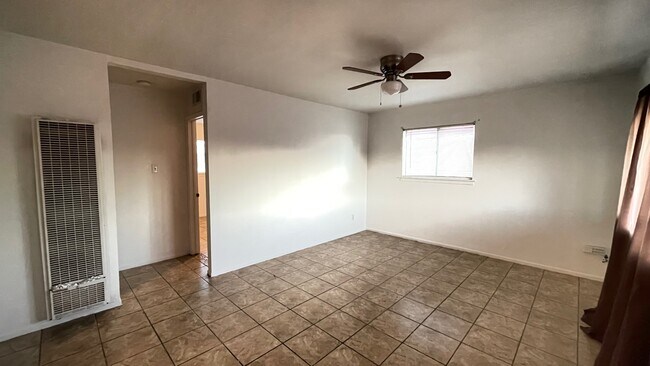 Foto del edificio - 9224 Montgomery Dr