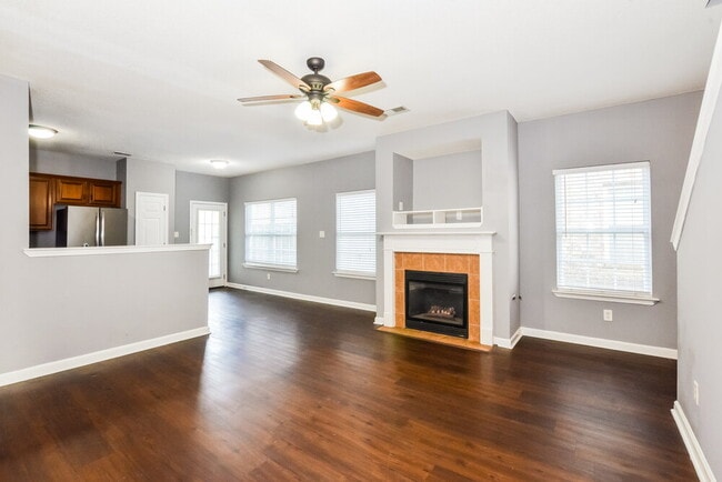 Building Photo - 9918 White Poplar Dr