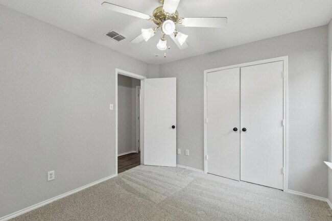 Foto del edificio - Single Family Home