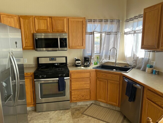 Building Photo - 2902 Quasar Dr