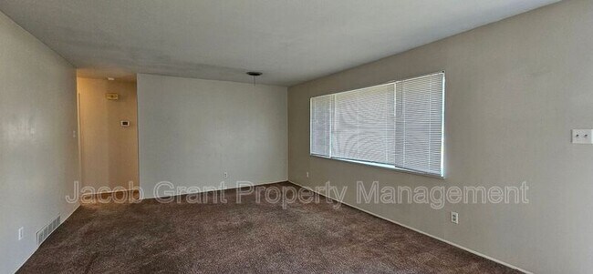 Foto del edificio - 298 W 17th St