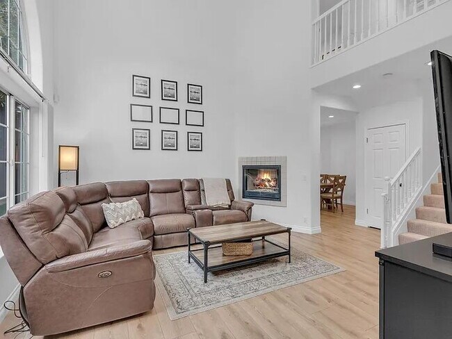 Building Photo - 3-Bed Bright Morgan Hill Home in a Desirable Neighborhood