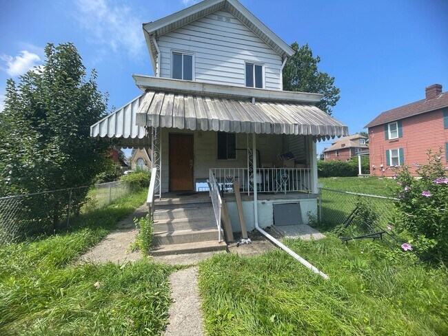 Building Photo - Charming 2-Bedroom, 1.5-Bath Home for Rent...