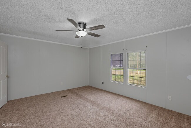 Building Photo - 409 Wildoak Dr