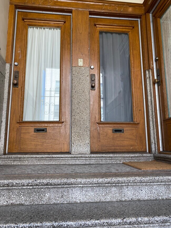 Foto del edificio - 1049 Pacific Ave