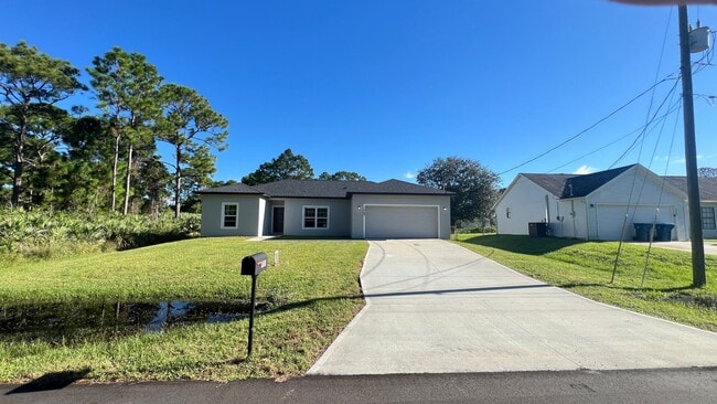 Building Photo - Stylish 3BR/2BA Palm Bay Home – No Water B...