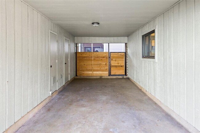 Building Photo - 1813 Drake Ave