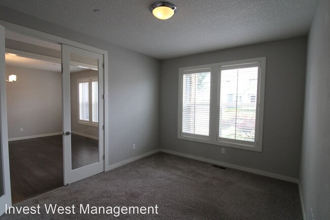 Building Photo - 4 br, 3.5 bath House - 4014 NE Tacoma Court