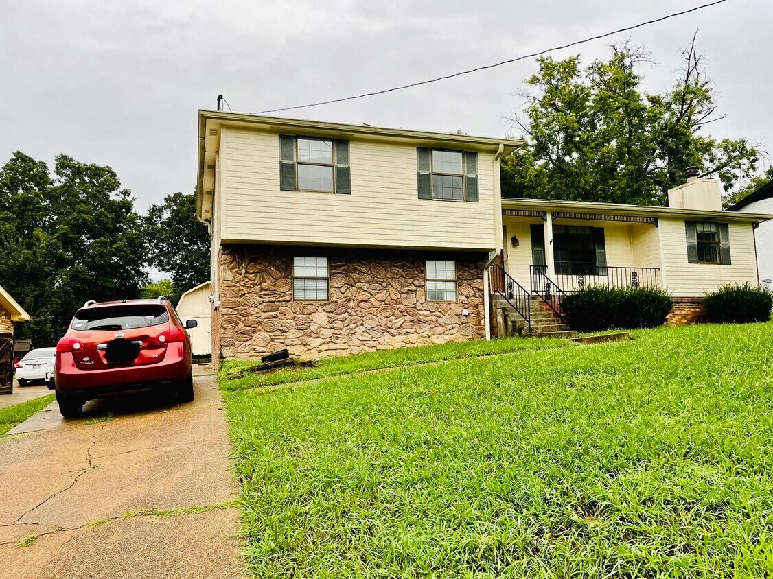 Primary Photo - 3108 Rollingstone Dr