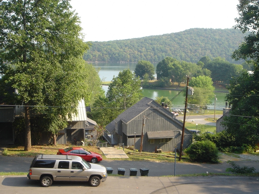 Vistas - Lake Hill Apartments