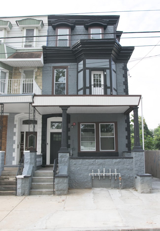 Building Photo - 3910 W Girard Ave