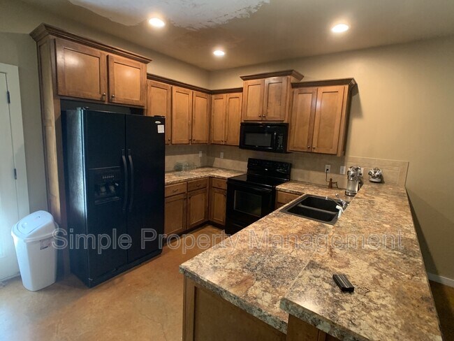 Building Photo - 2884 Muzzy St