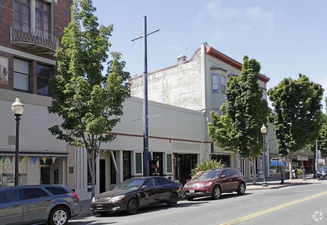 Building Photo - Galleria Apartments
