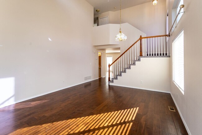 Building Photo - Impeccable 5 Bedroom Home with Mountain Views